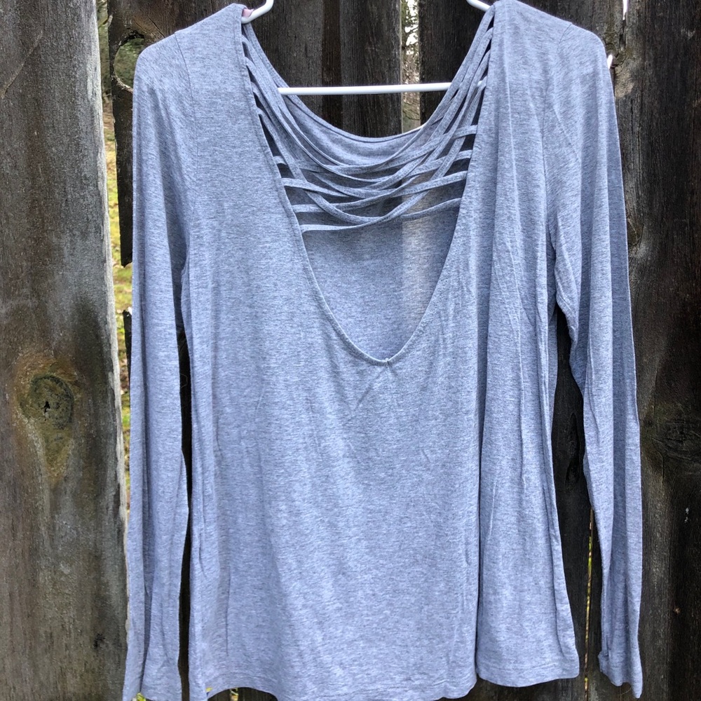 Grey medium long sleeve shirt